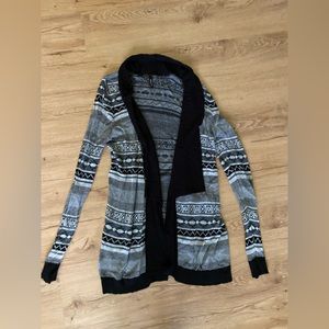 Women’s medium light weight sweater cardigan